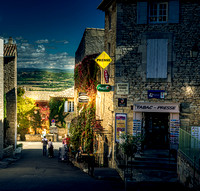 Presse! Village of Bonnieux Southern French Alps